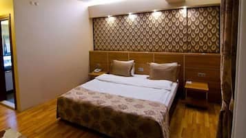 Standard Double or Twin Room | In-room safe, desk, laptop workspace, iron/ironing board