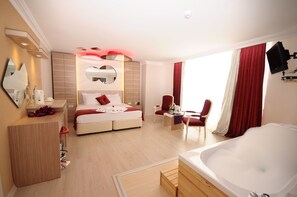 Romantic Room (Red) | In-room safe, desk, free WiFi - Dora Beach Hotel (Marmaris)