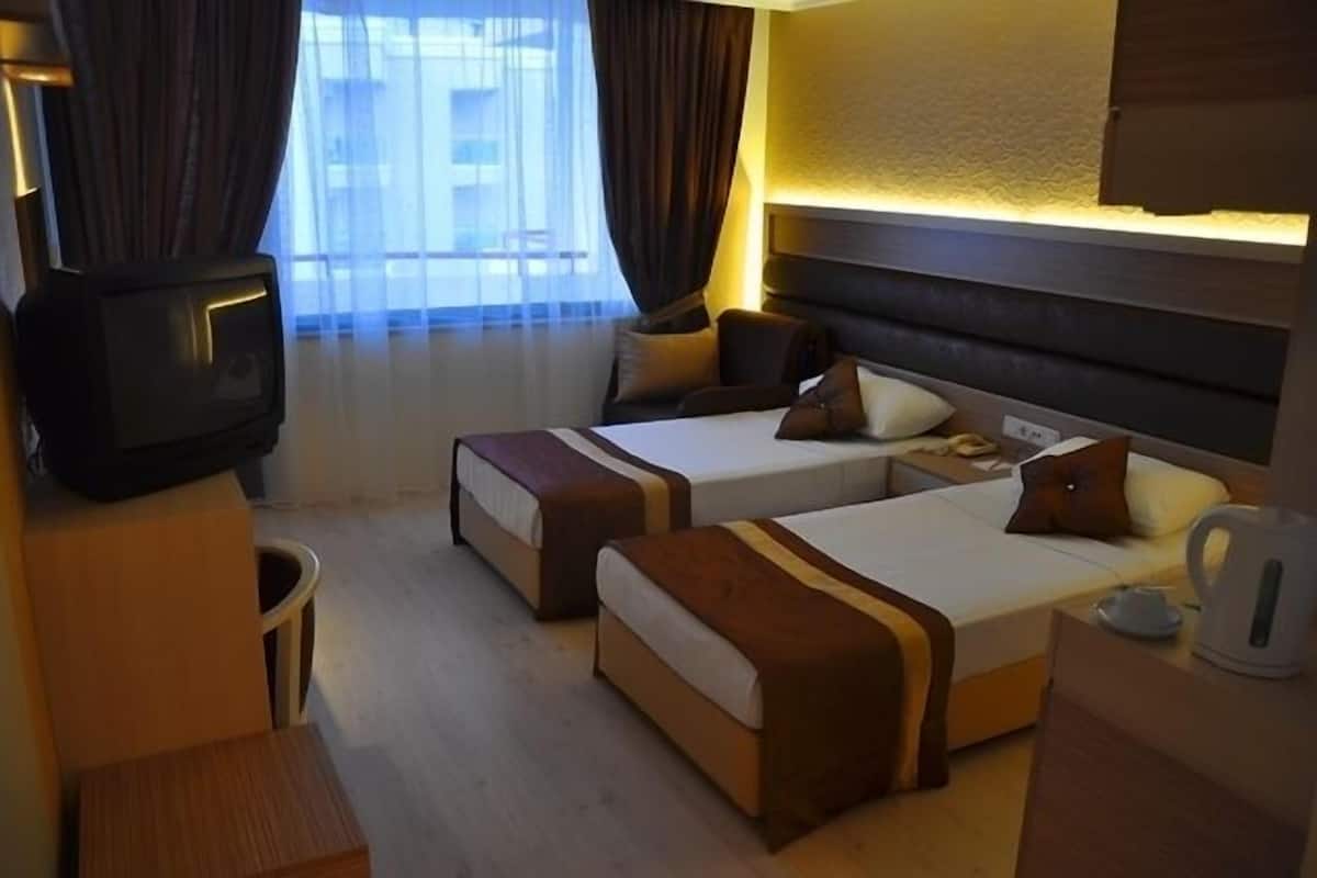 In-room safe, desk, WiFi (free)