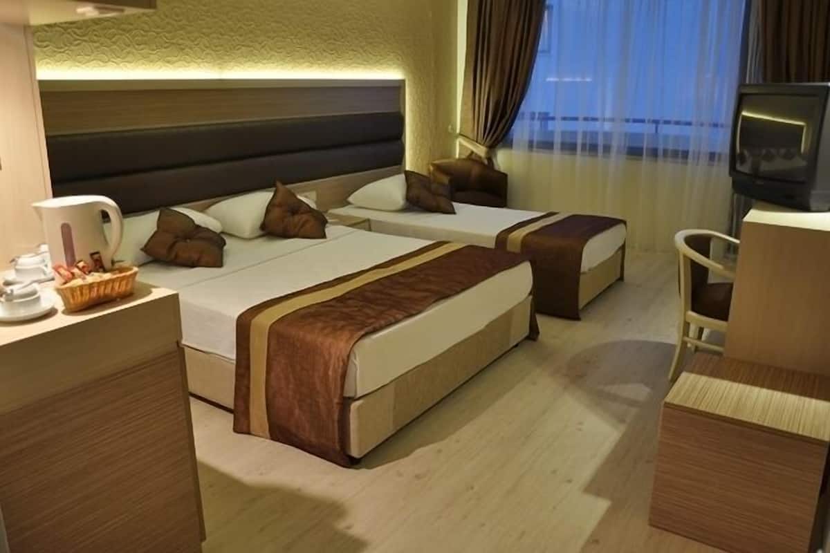 In-room safe, desk, WiFi (free)
