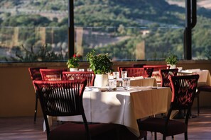 Porch - La Posta Hotel & Thermal Spa (San Quirico d'Orcia)