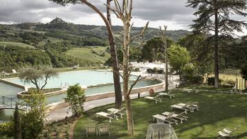 Indoor pool, 2 outdoor pools