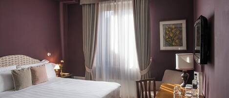 Habitació doble o amb dos llits individuals clàssica | Caixa forta a l'habitació, wifi gratuïta i roba de llit