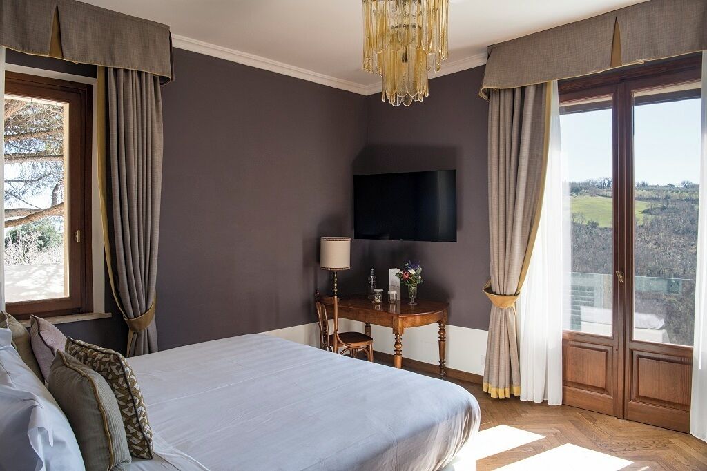 romantic room | 1 bedroom, in-room safe, free wifi, bed sheets