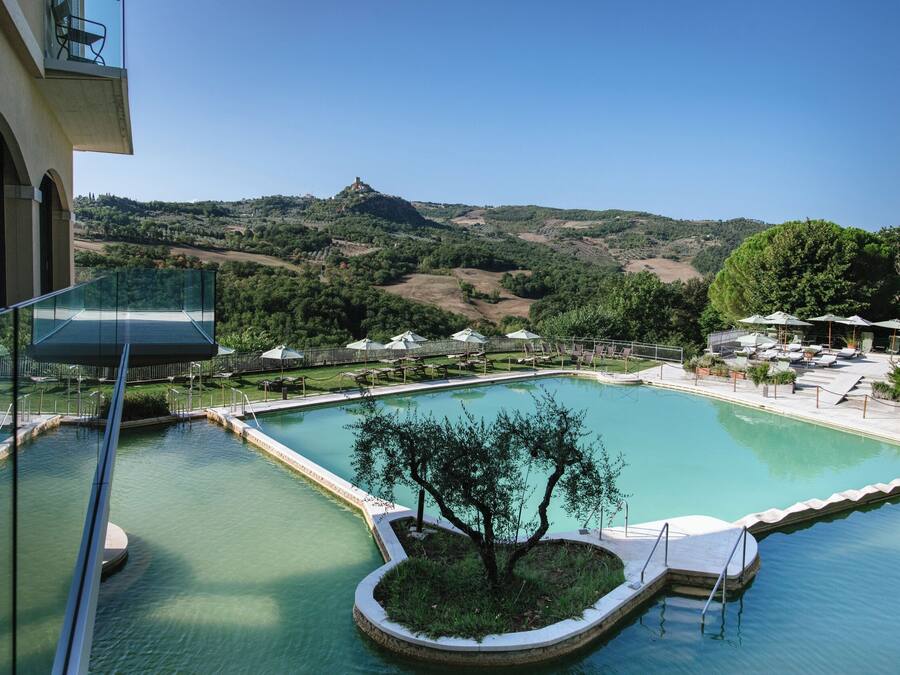 Indoor pool, 2 outdoor pools