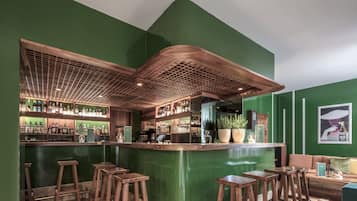 Déjeuner et dîner servis sur place