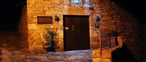 Pintu masuk properti