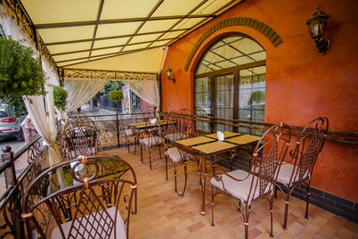 Aristocrat Hotel