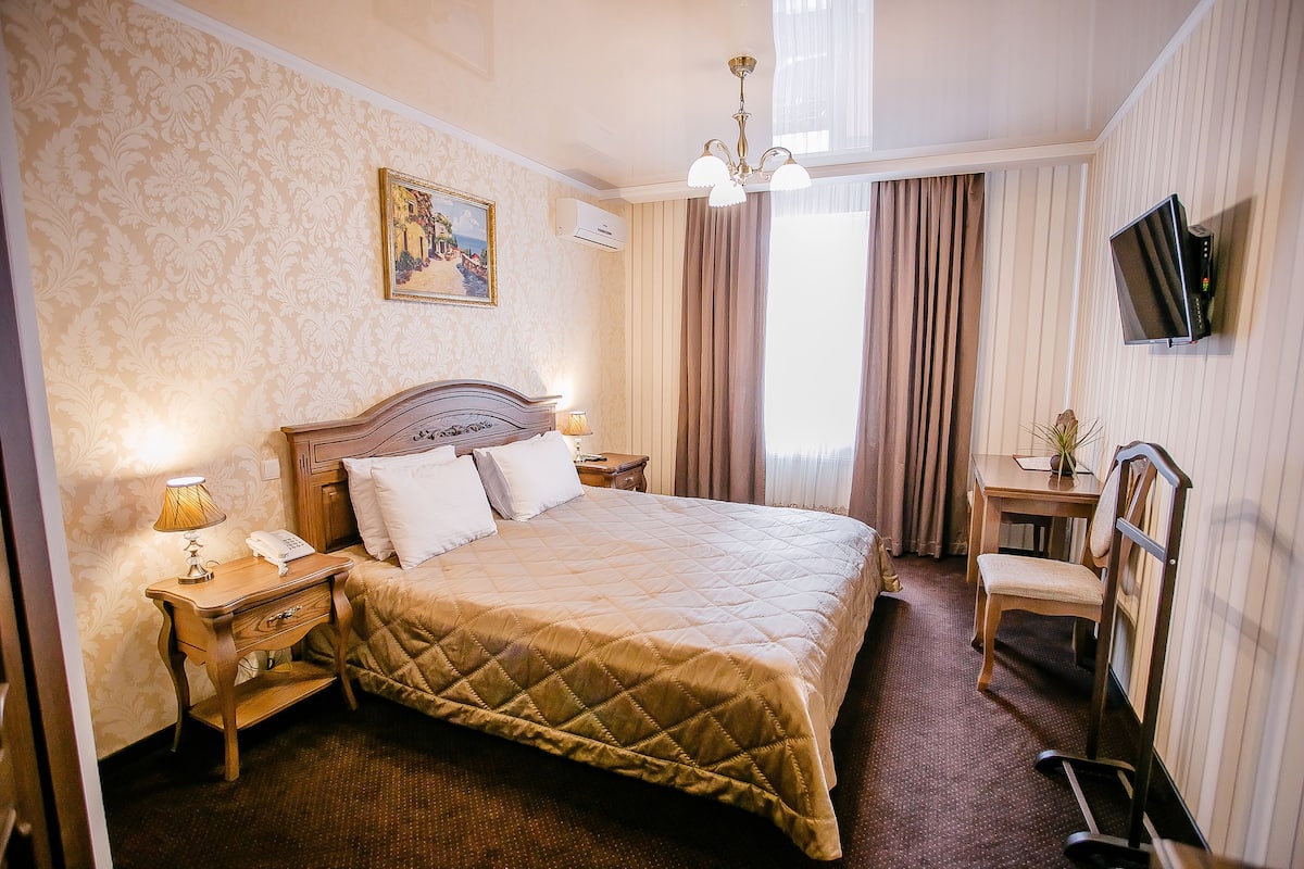 Standard Double Room | Premium bedding, minibar, in-room safe, desk