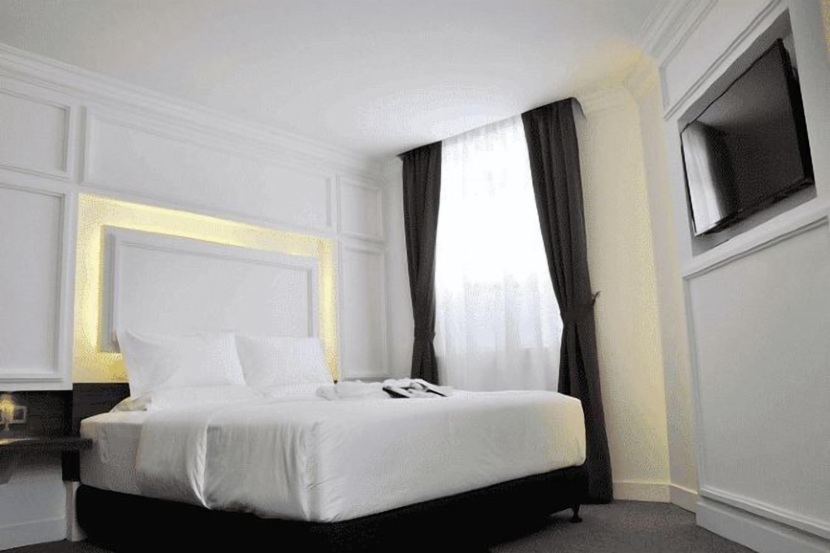 In-room safe, desk, iron/ironing board, free WiFi