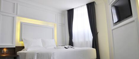 华丽客房, 1 张特大床 | 客房内保险箱、办公桌、熨斗/熨衣板、免费 WiFi