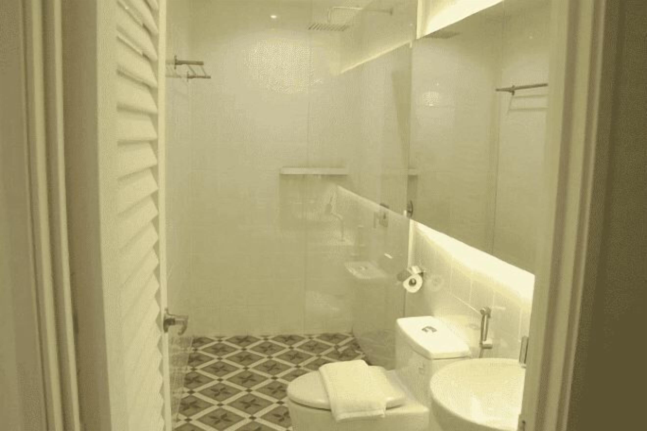 浴室 | 淋浴設備、免費盥洗用品、吹風機、坐浴桶