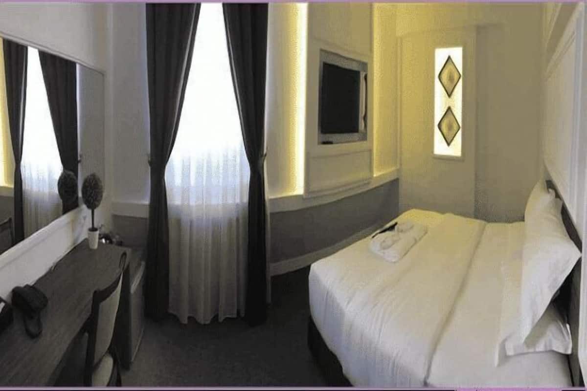 In-room safe, desk, iron/ironing board, free WiFi