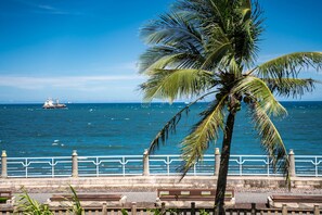 シグネチャー アパートメント | デスク、遮光カーテン、防音設備、WiFi (無料)