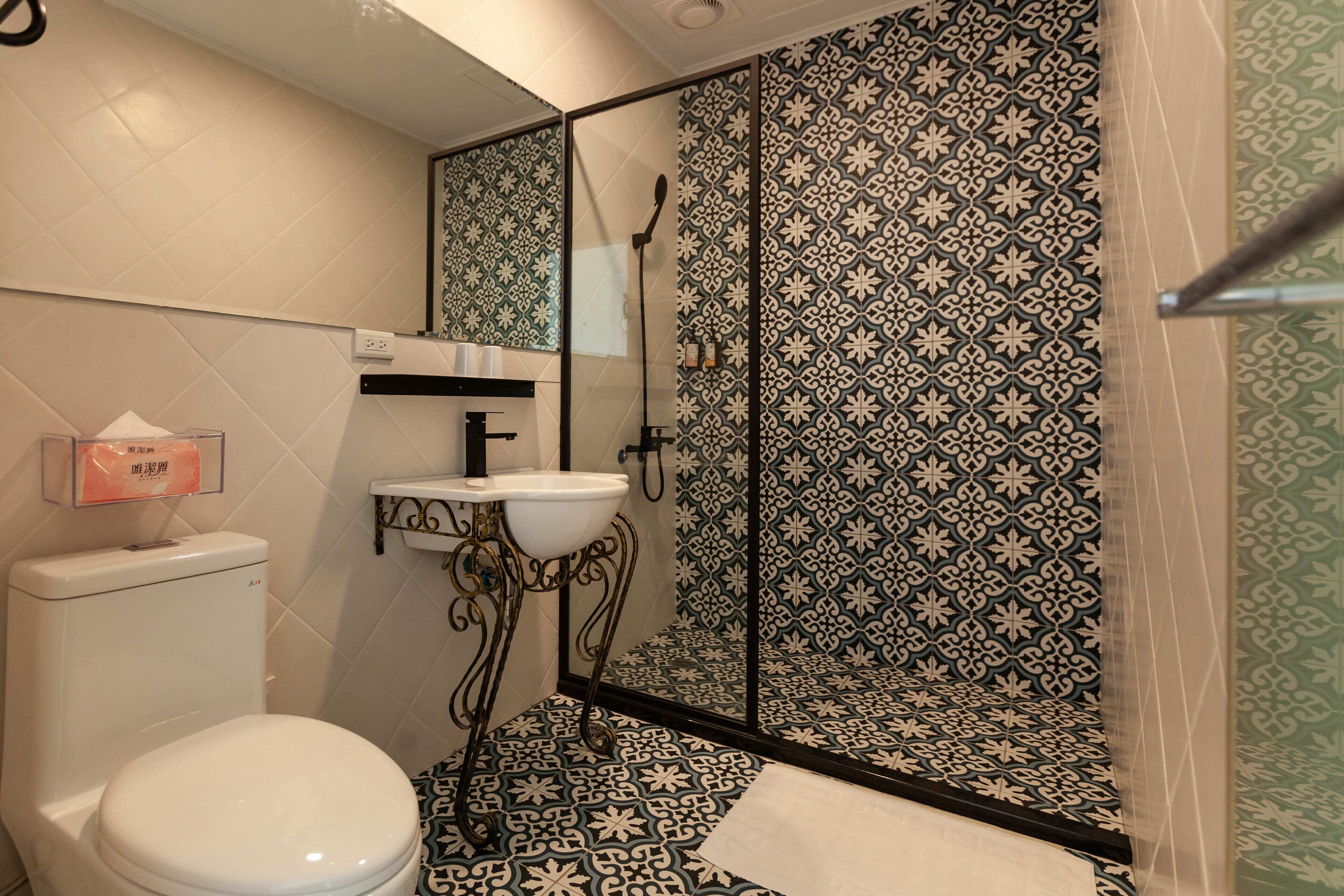 Comfort Double Room | Desk, blackout drapes, soundproofing, free WiFi