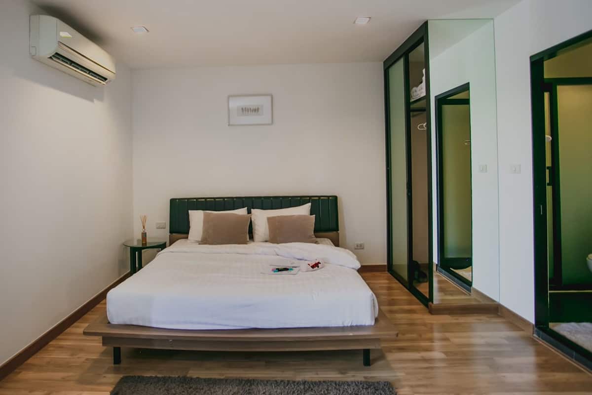 Standard Room | 1 bedroom, desk, blackout drapes, soundproofing