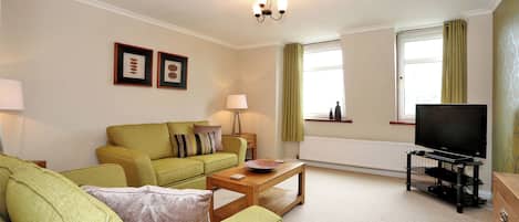 Apartment, 2 Bedrooms | Living area