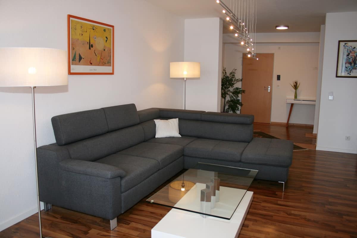 Premium bedding, desk, iron/ironing board, free WiFi