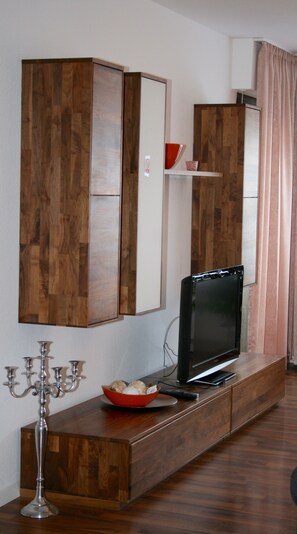 Holiday Home | Premium bedding, desk, iron/ironing board, free WiFi - Gästehaus beim Prinz (Kuerten)
