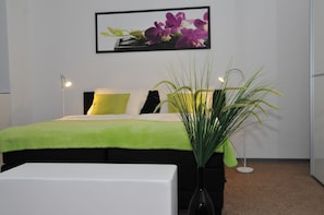 Premium bedding, desk, iron/ironing board, free WiFi - Gästehaus beim Prinz (Kuerten)