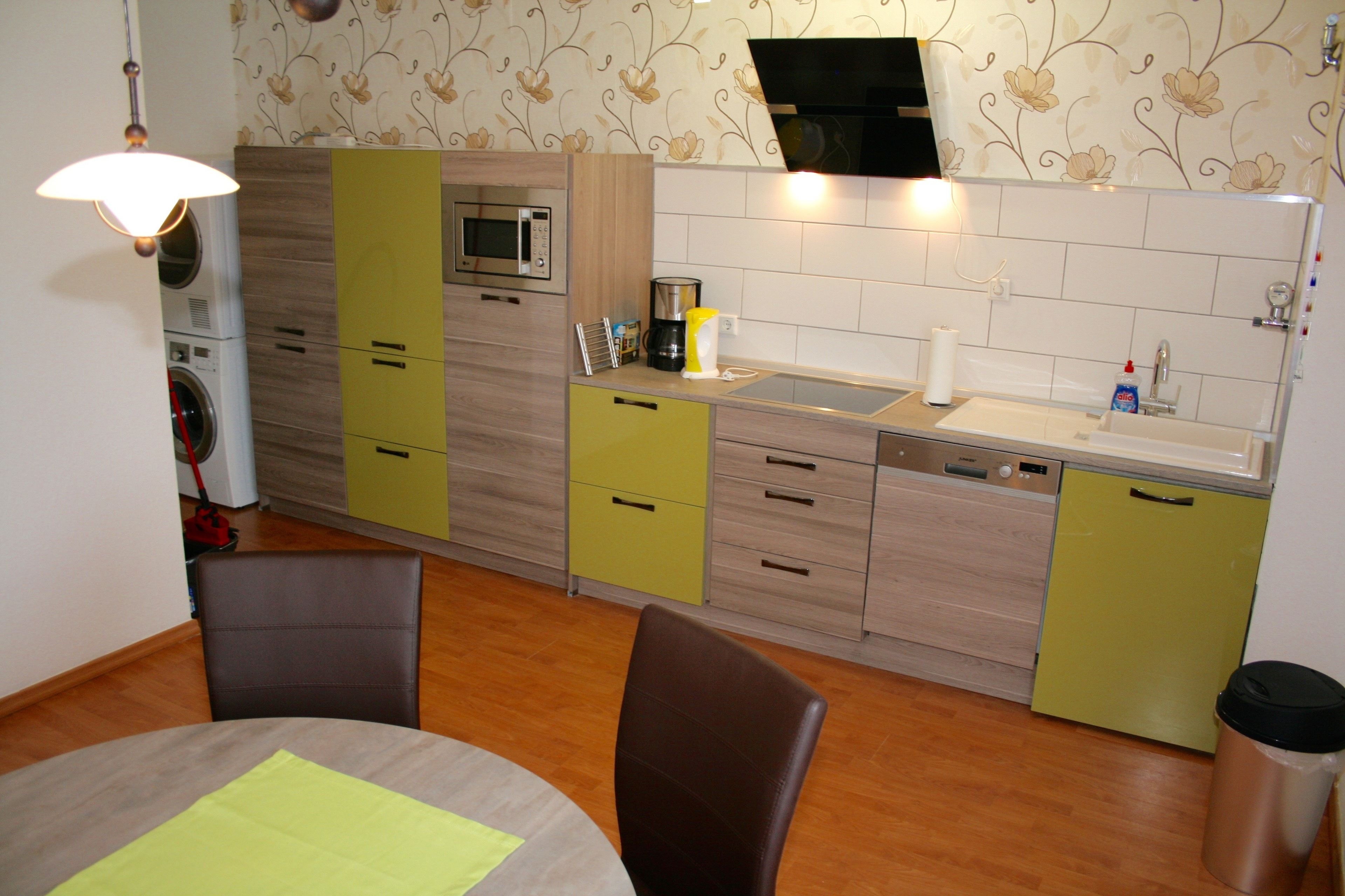 Ferienwohnung | Hochwertige Bettwaren, Schreibtisch, Bügeleisen/Bügelbrett