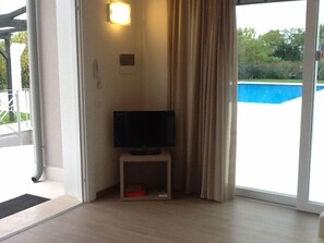 Studio | Living room | 32-inch flat-screen TV with digital channels, TV - Agriturismo Dell'orto (Verona)