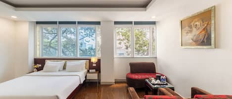 City Suite | 1 bedroom, minibar, in-room safe, blackout curtains