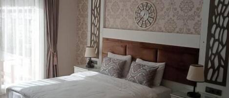 Standard Triple Room | Premium bedding, minibar, in-room safe, desk