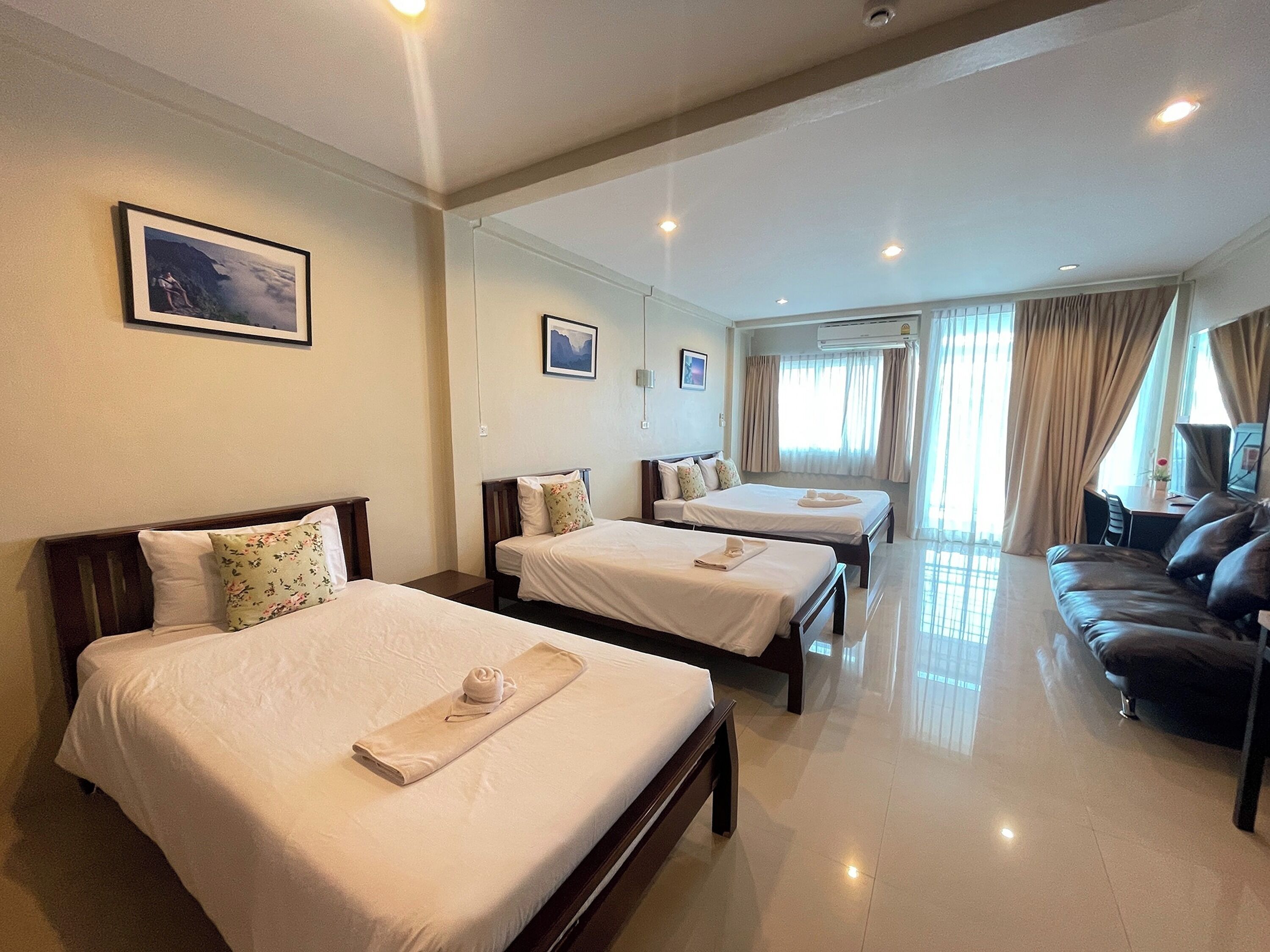 Family Suite  | 办公桌、遮光窗帘、免费 WiFi