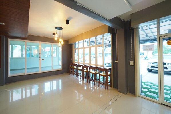 Área de estar no saguão