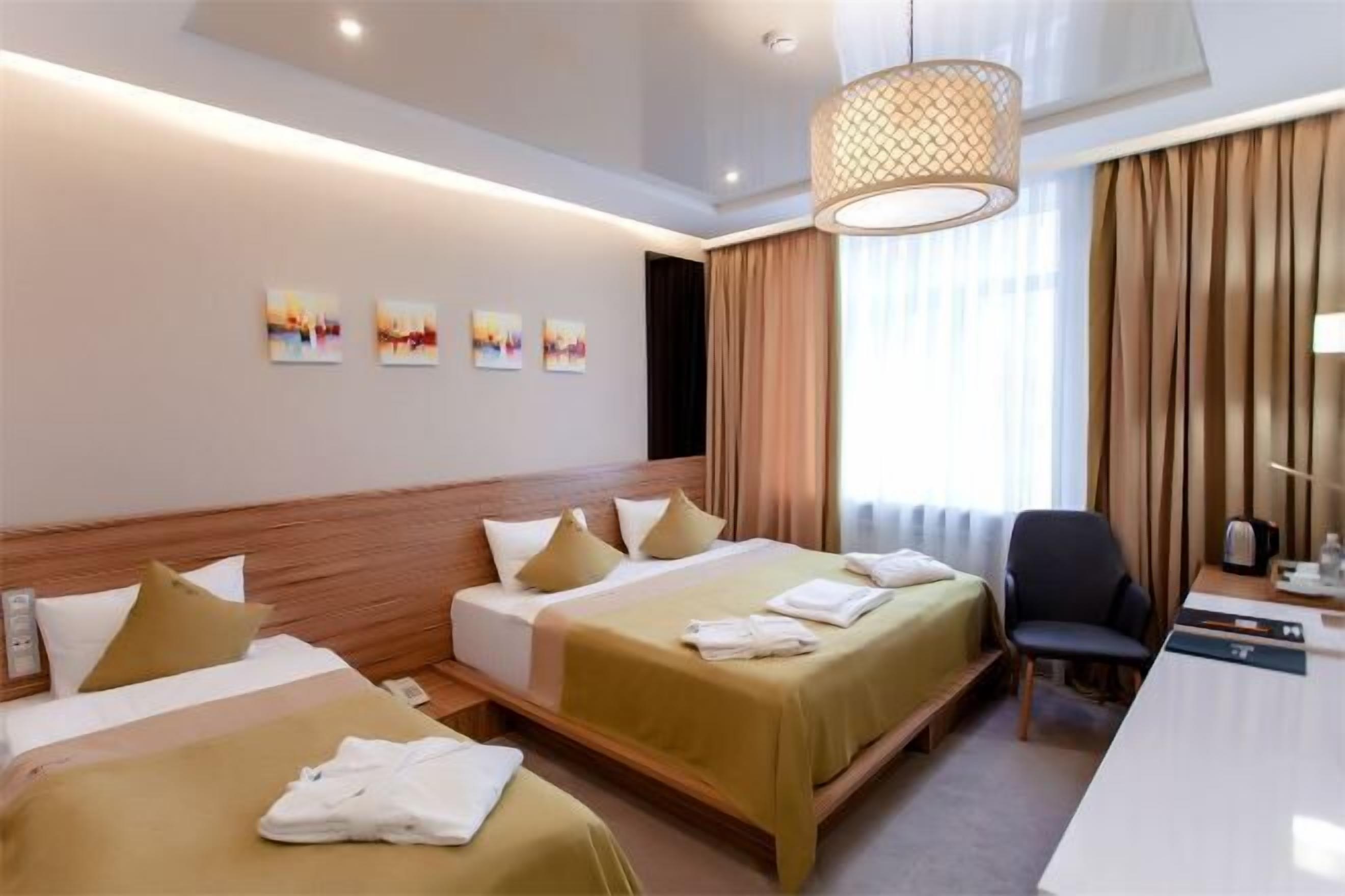 Minibar, coffres-forts dans les chambres, décoration personnalisée