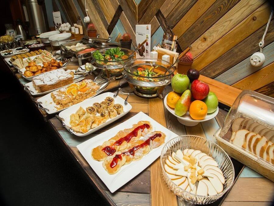 Desayuno buffet diario (KZT 5000 por persona)