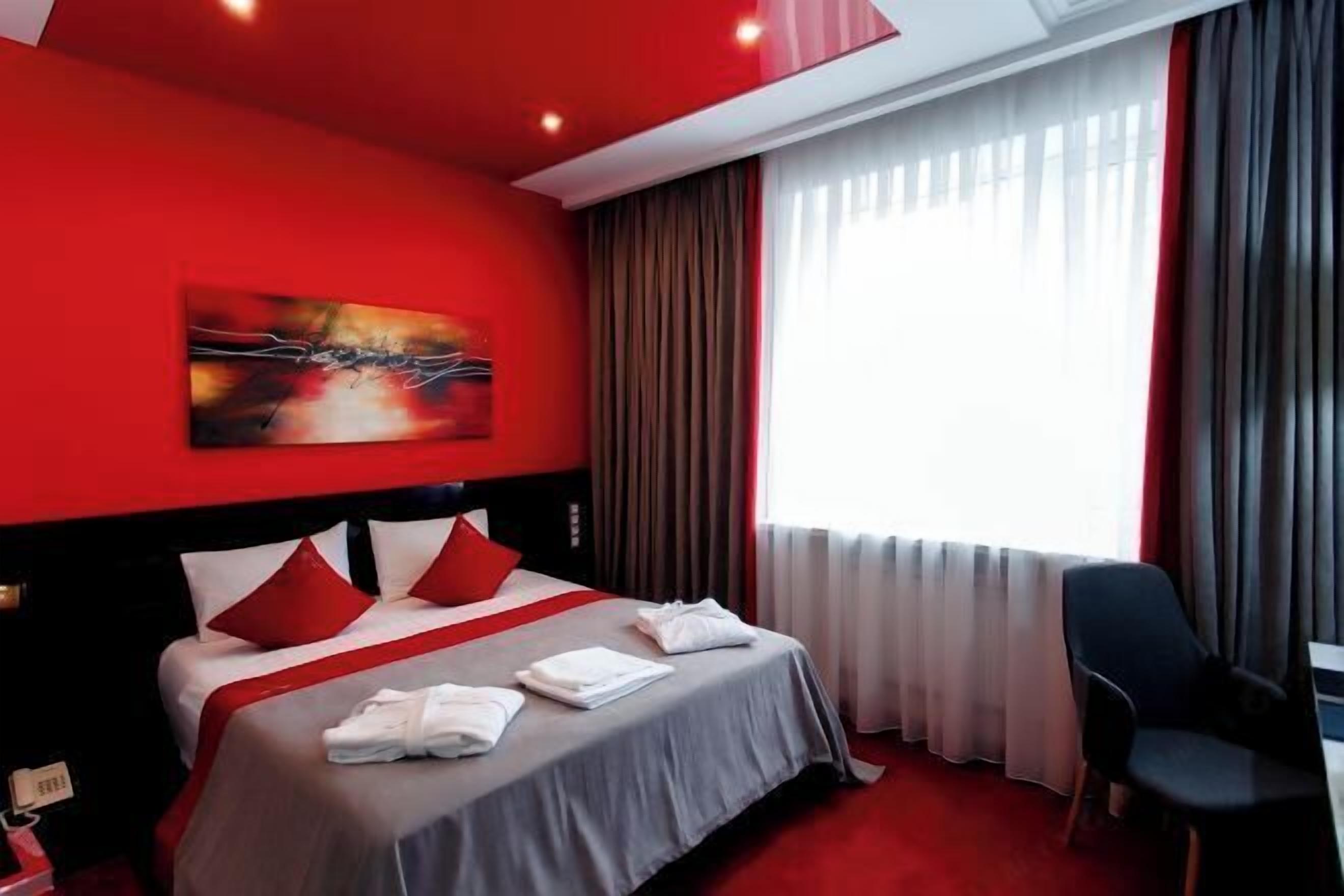 Minibar, coffres-forts dans les chambres, décoration personnalisée