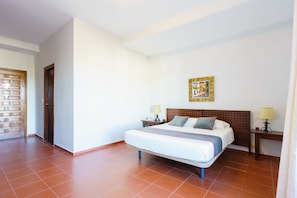 Double Room | Desk, blackout drapes, free WiFi, bed sheets