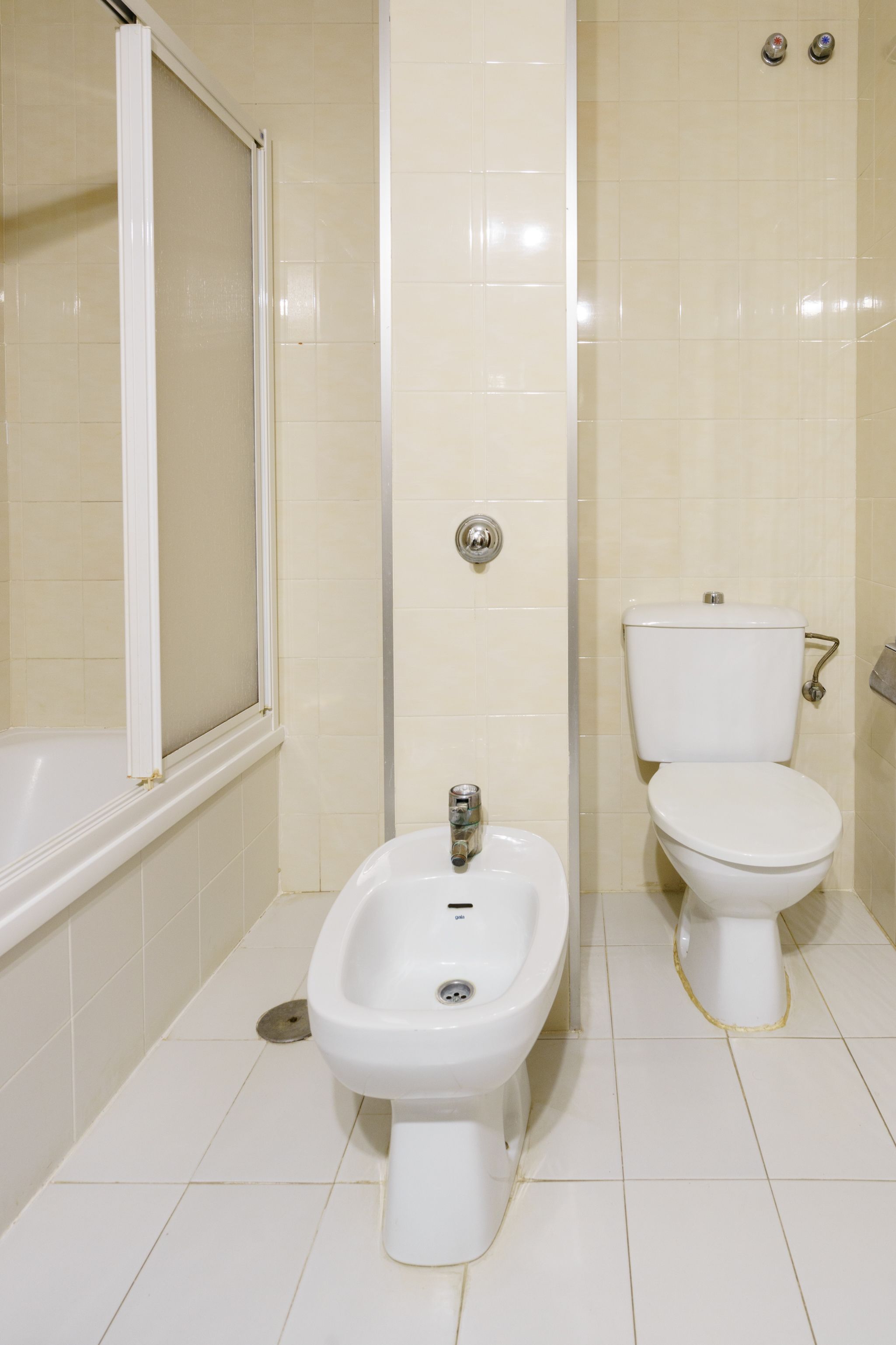 free toiletries, towels