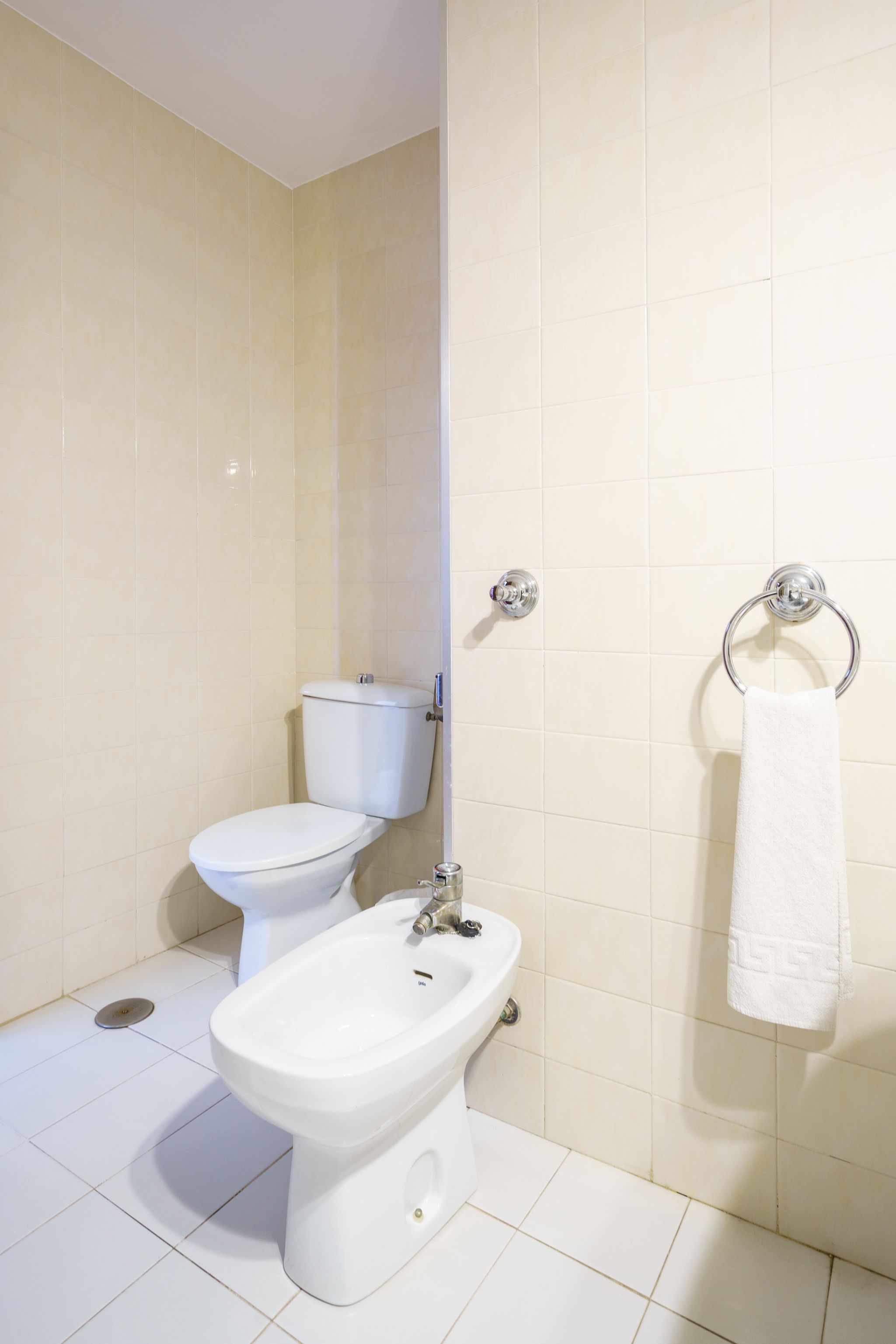 triple room | bathroom | free toiletries, towels