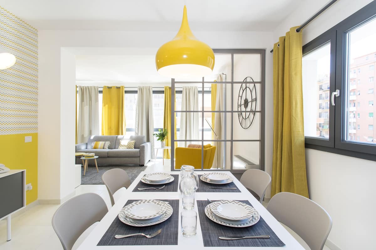 Exclusive-Apartment, 2 Schlafzimmer, barrierefrei, Gartenblick | Esszimmer