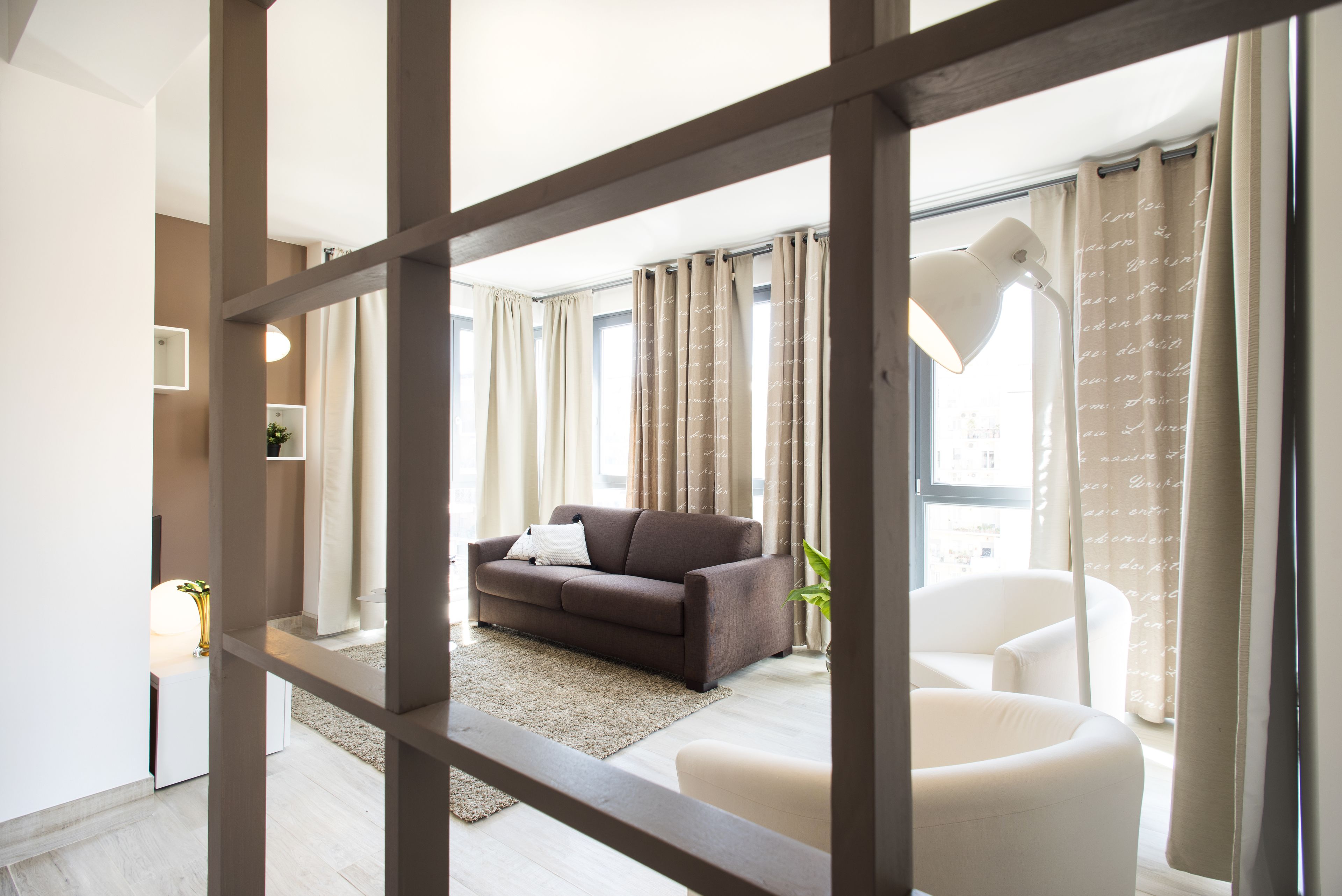 Departamento Elite, 3 habitaciones, 2 baños, vista al jardín | Sala de estar | Televisión de pantalla plana de 28 pulgadas con canales por cable 