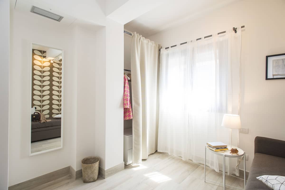 3 bedrooms, premium bedding, down duvets, in-room safe