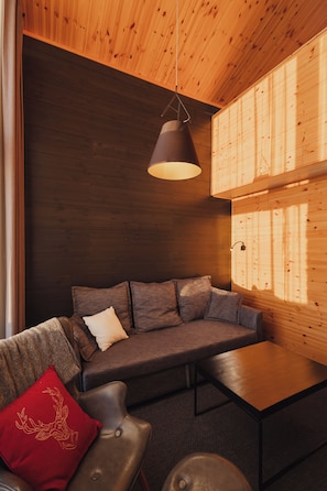 Suite | Minibar, caixa forta a l'habitació, escriptori i cortines opaques