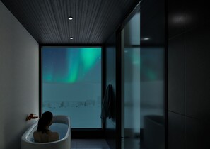 Aurora Suite with Sauna | Kylpyhuone | Ilmaiset hygieniatuotteet, hiustenkuivaaja, lämmitetyt lattiat, pyyhkeet