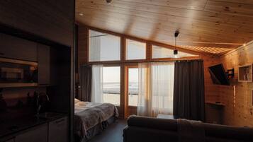 View Suite with Sauna | Minibar, caja de seguridad en la habitación y escritorio