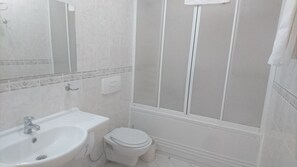 Economy Double or Twin Room, Sea View | Bathroom