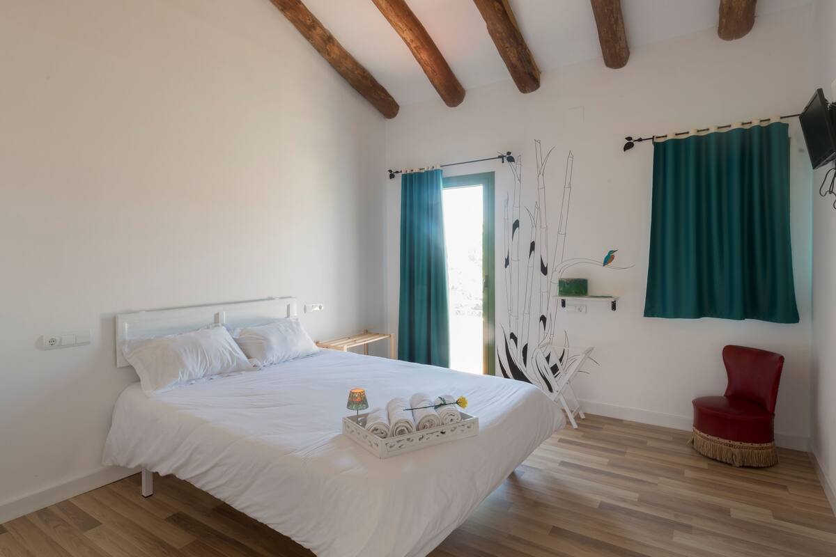 Premium bedding, soundproofing, rollaway beds, free WiFi
