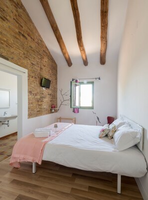 高档床上用品、隔音、折叠床/加床（额外收费）、免费 WiFi