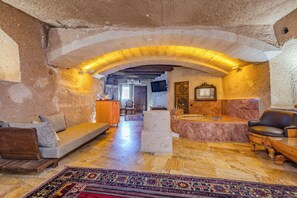 Teraslı King Suite | 2 bedrooms, Egyptian cotton sheets, premium bedding, Select Comfort beds