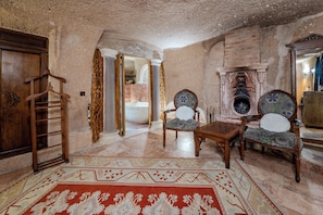 Deluxe Suite with Chimney | Wohnbereich | LCD-Fernseher, Fußbodenheizung