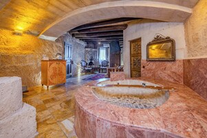 Teraslı King Suite | 埃及棉床单、高档床上用品、Select Comfort 床、迷你吧