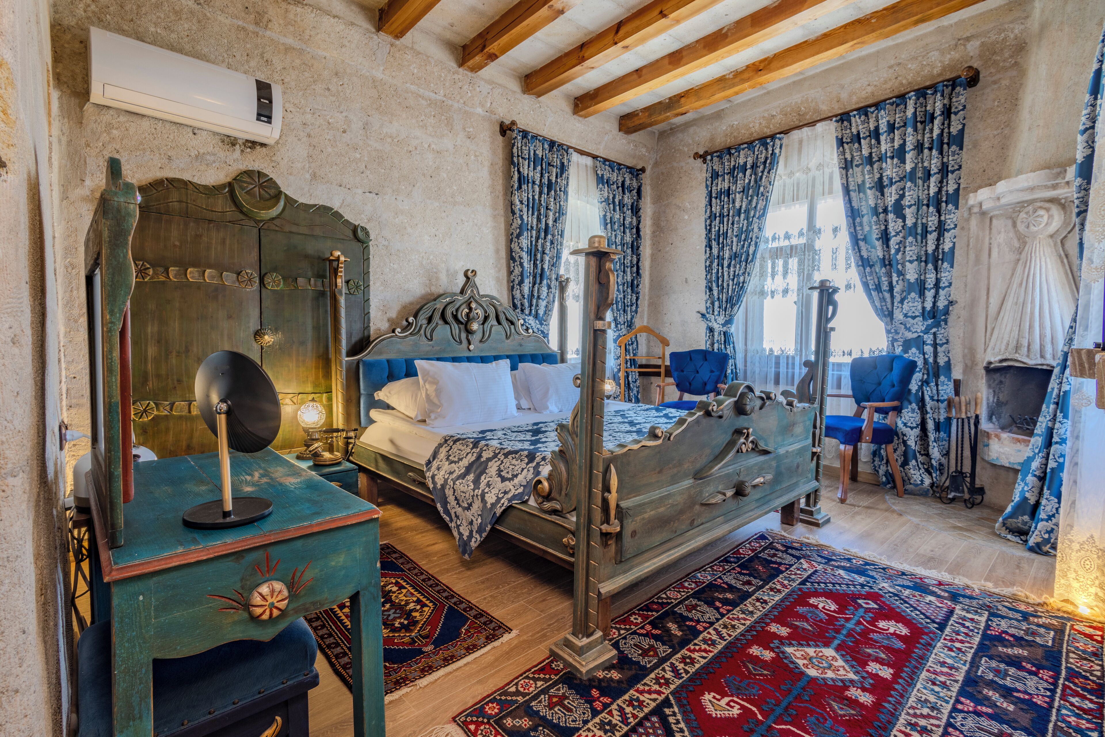 Hamamlı Deluxe Suite | Egyptian cotton sheets, premium bedding, Select Comfort beds, minibar