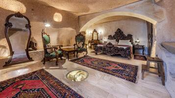 Honeymoon King Suite | Egyptian cotton sheets, premium bedding, Select Comfort beds, minibar